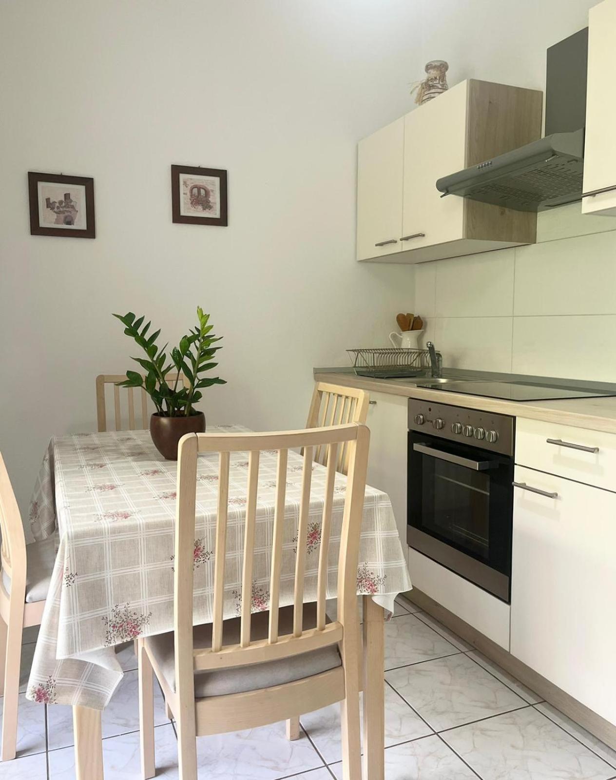 Apartments Curnic Jesenice  Kültér fotó